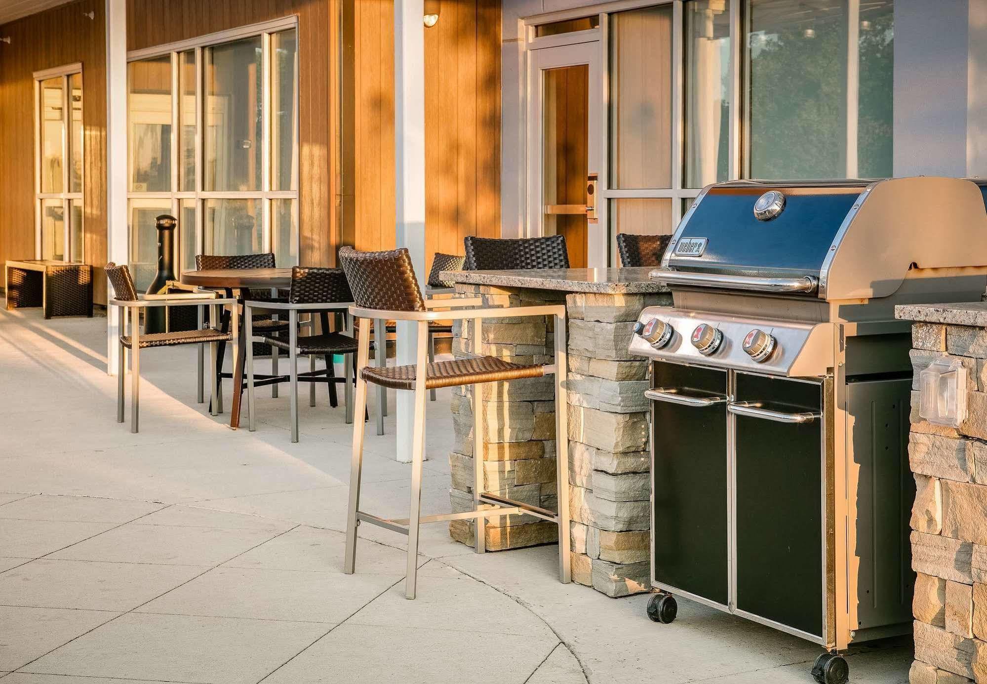 Towneplace Suites By Marriott Kansas City Airport Exterior foto